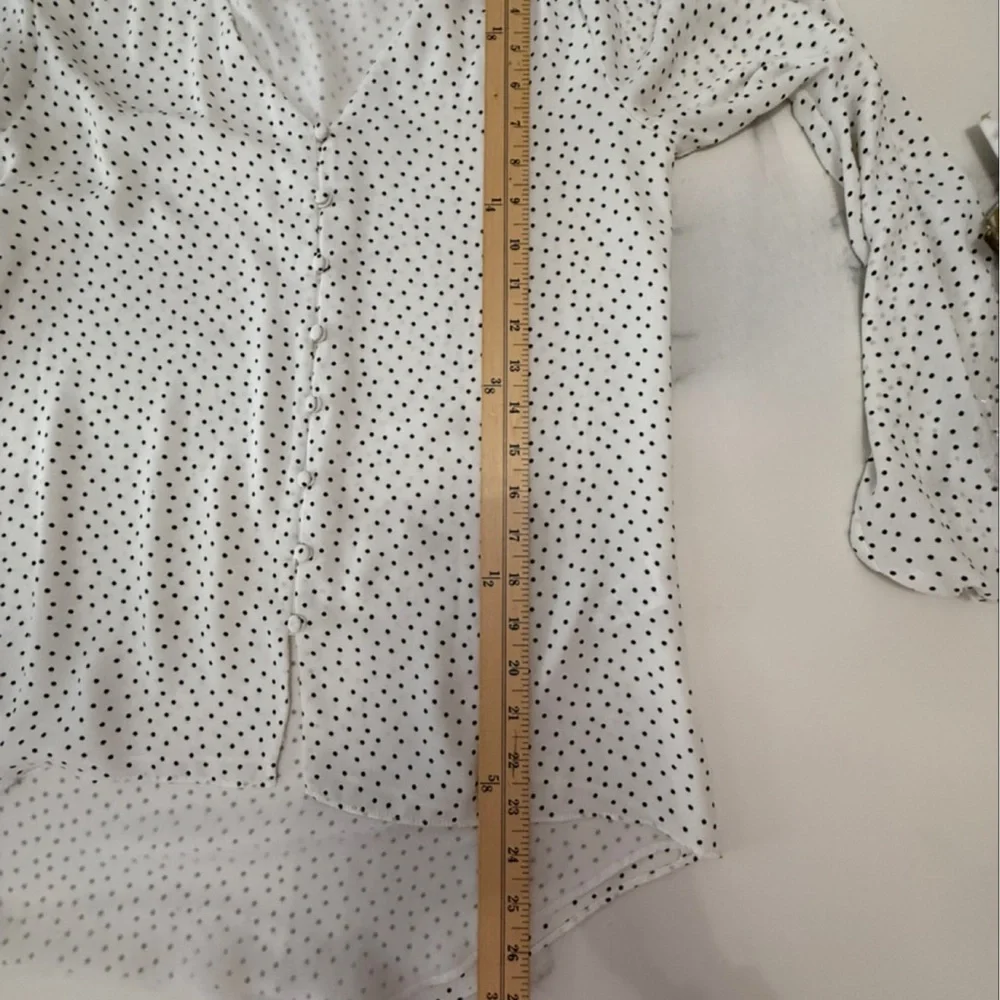 White House Black Market White Blouse with Black Dots. Size 2 - Picture 6 of 7